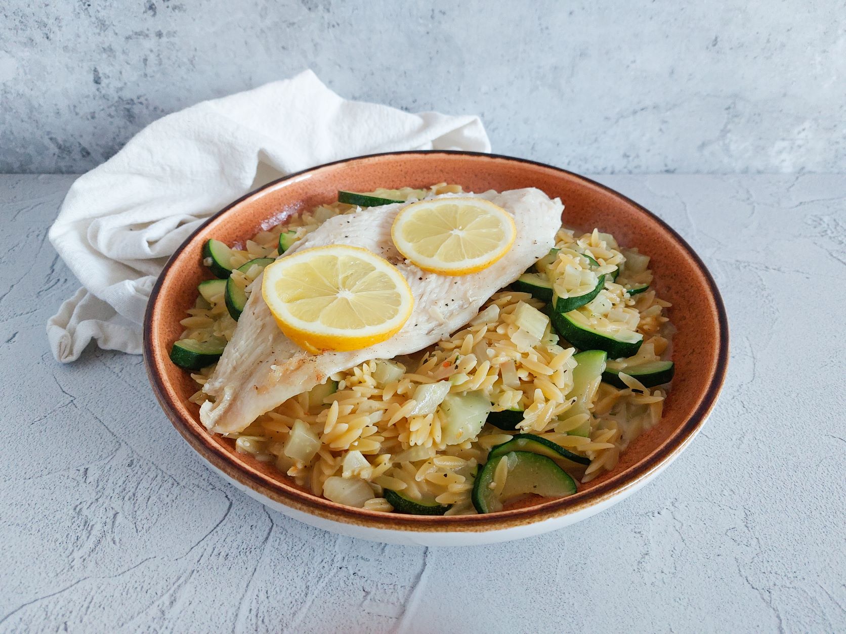 Orzo risotto met witvis
