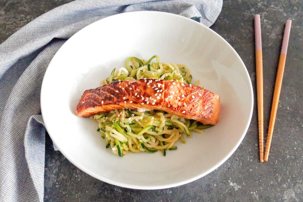 Courgetti met Oosterse zalm