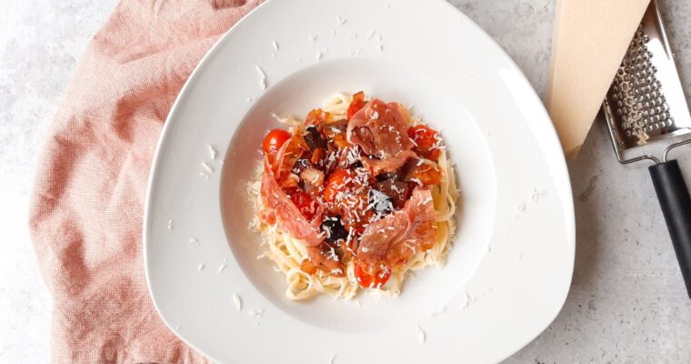 Tagliatelle met aubergine en Parmaham