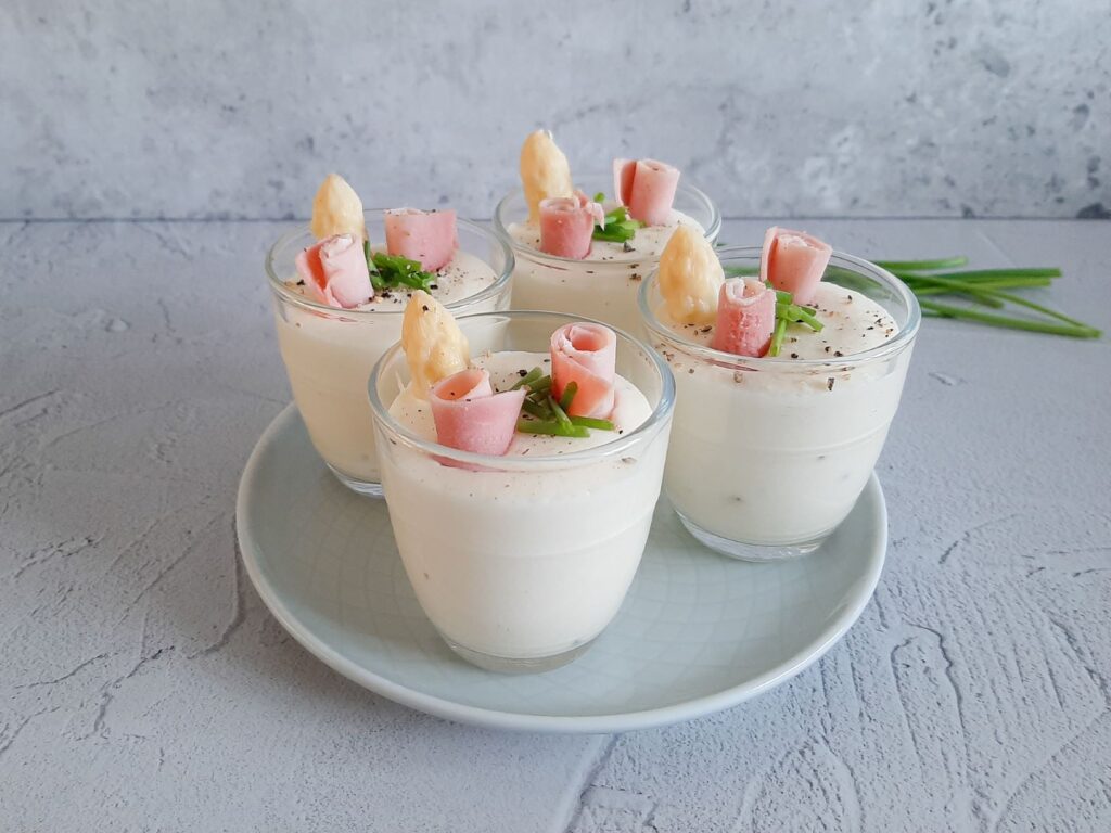 Aspergemousse met ham