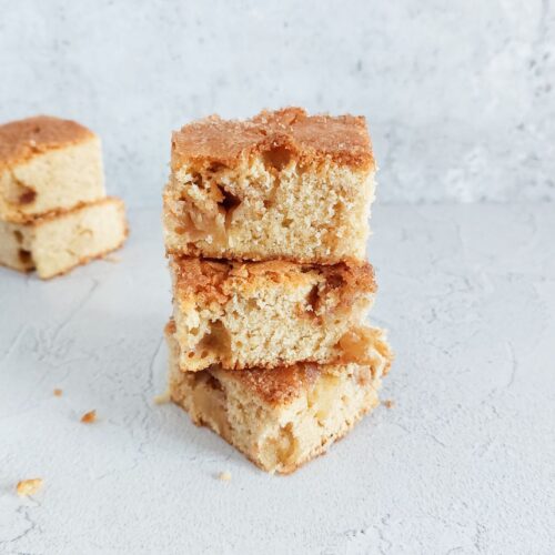 Blondies met appel en kaneel